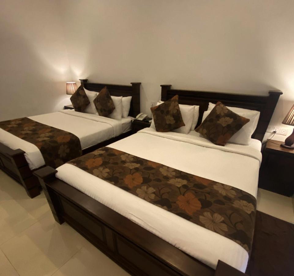 Hotel Bamiyan 캔디 외부 사진